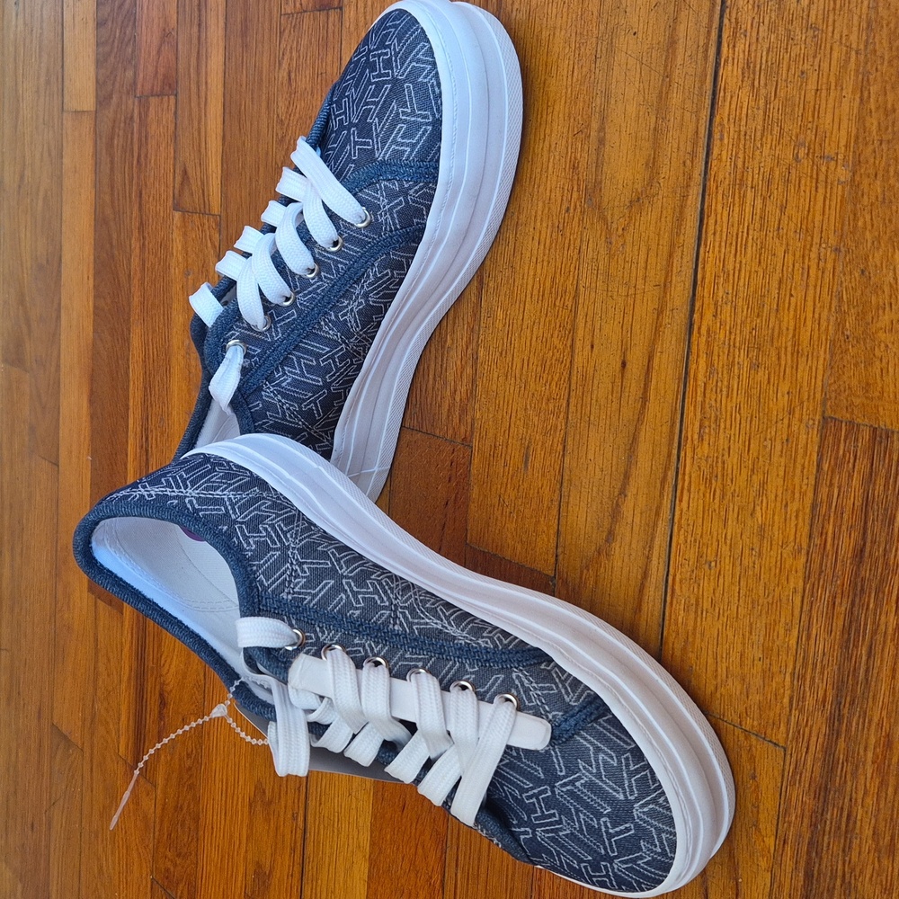 Tommy Hilfiger Womens Sneakers, size 6,5 NWOB - Picture 7 of 14